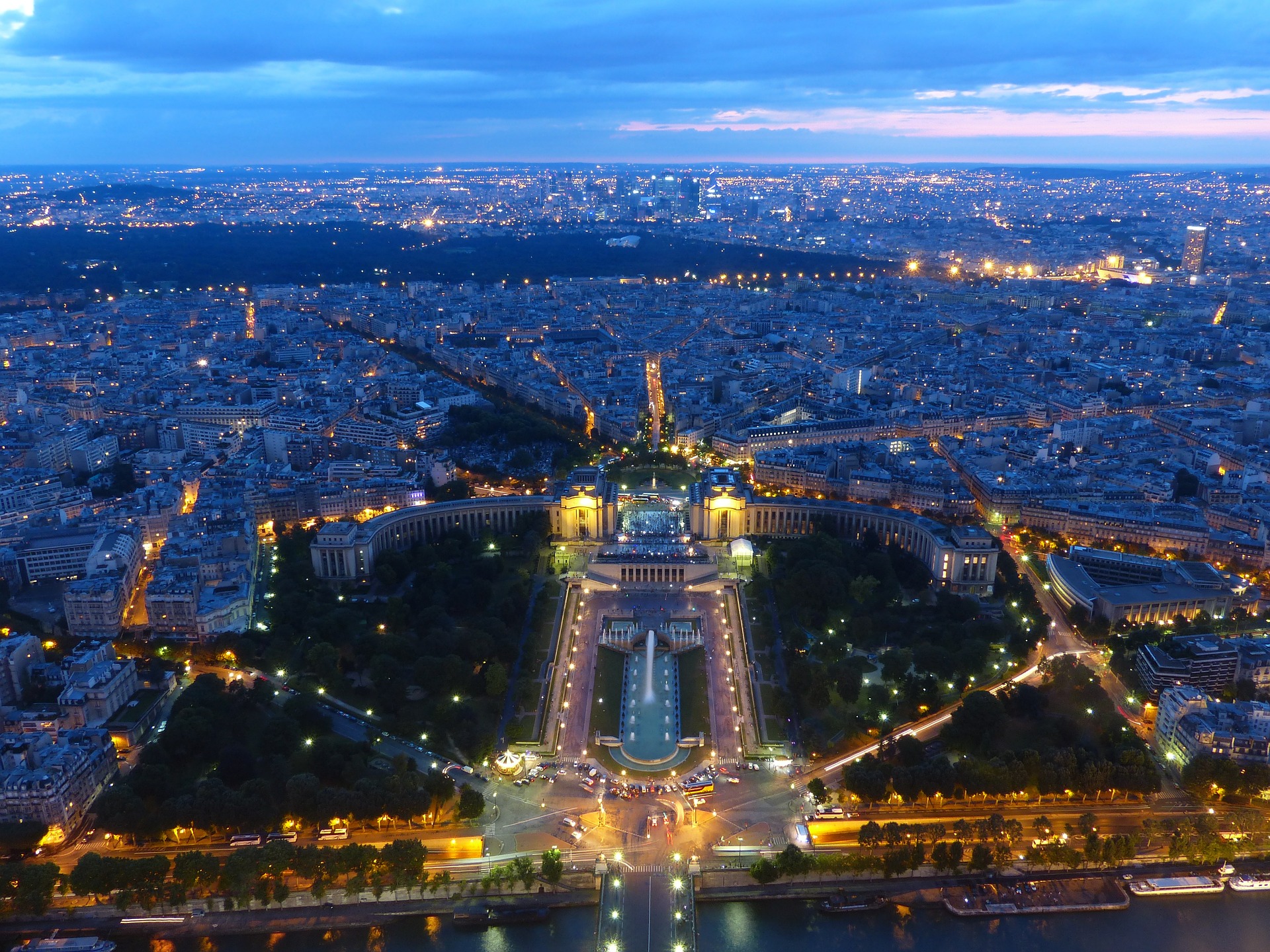 Jardins du Trocadéro, Paris, France at night