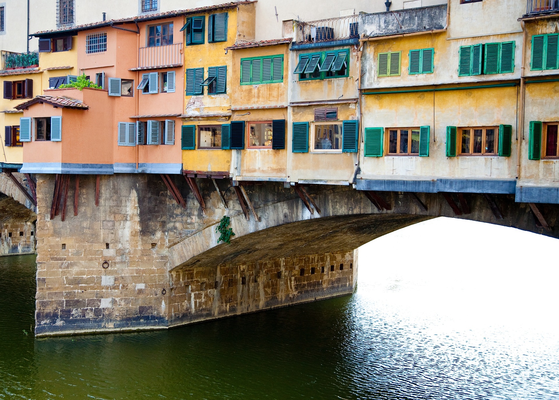 Ponte Vecchio, Closed-spandrel arch bridge in Florence, Italy