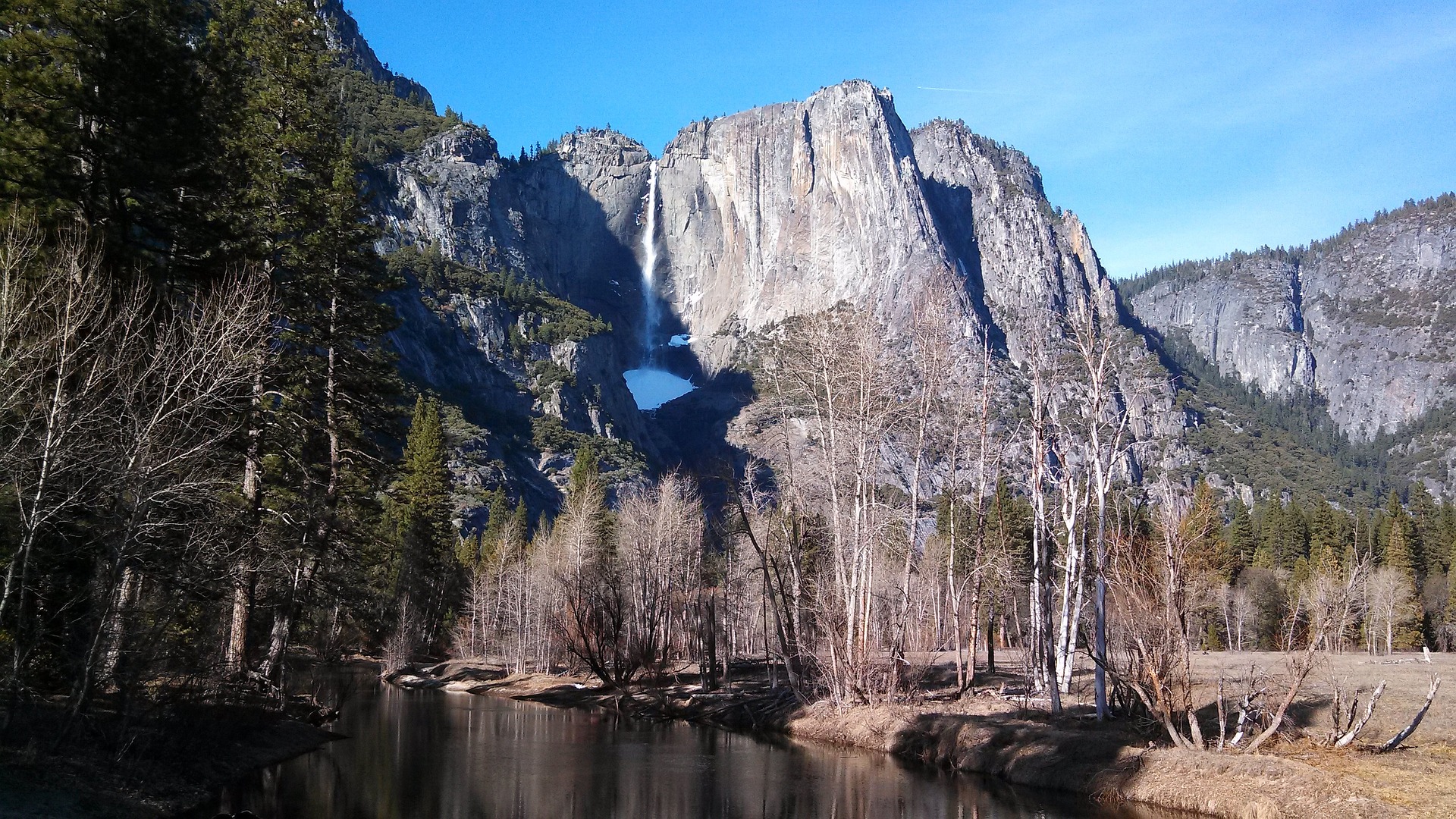 Waterfall, Yosemite National Park in California, USA