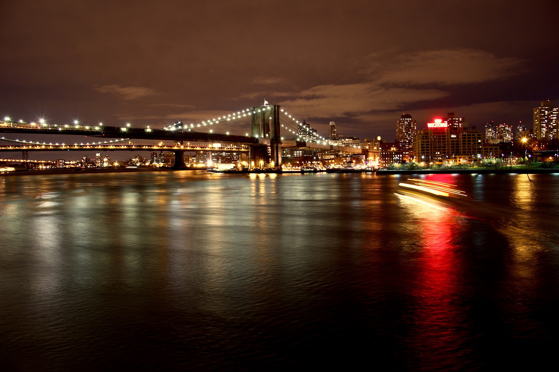 Brooklyn Bridge, New York City at night